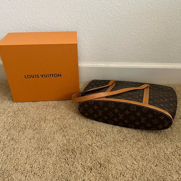 Louis Vuitton Babylon bundle with free fashion bag charm.   Box is not included - Picture 2 of 8